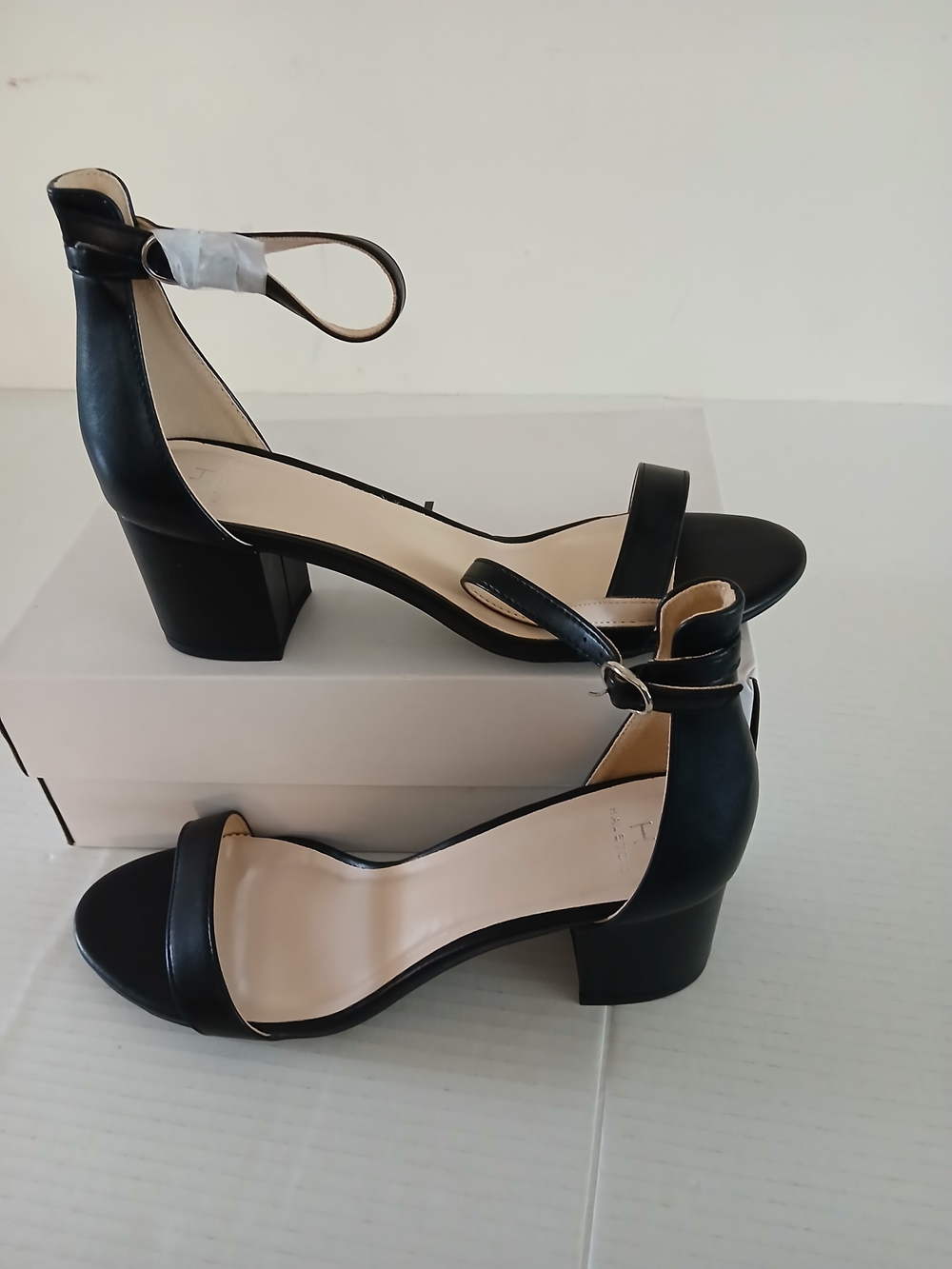Halston Heritage Size 9 Black Ankle-Strap Block Heel Sandals $45 - Picture 6 of 9
